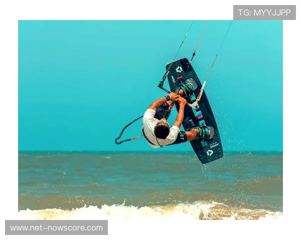 风筝冲浪：探索海风与浪潮共舞的极限运动魅力